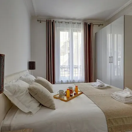 Mericourt Suite, Place De La Republique Apartmán *