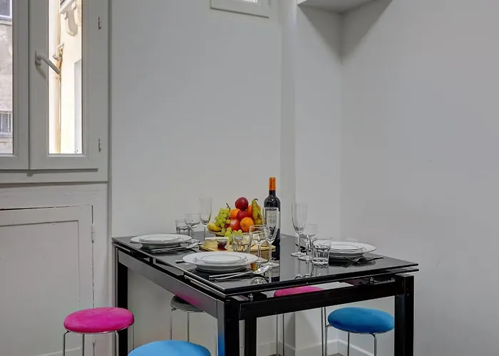 Mericourt Suite, Place De La Republique