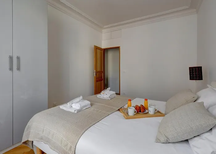 Mericourt Suite, Place De La Republique