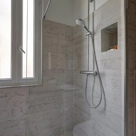 Mericourt Suite, Place De La Republique Apartment Paris