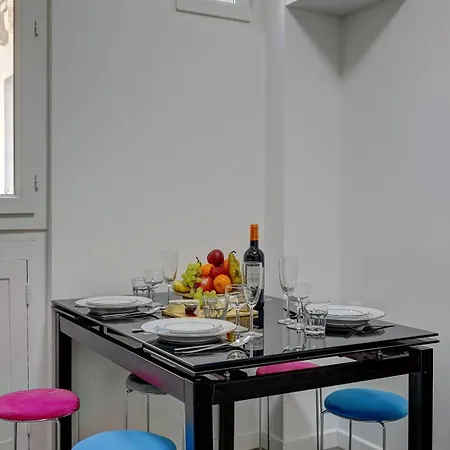 Mericourt Suite, Place De La Republique