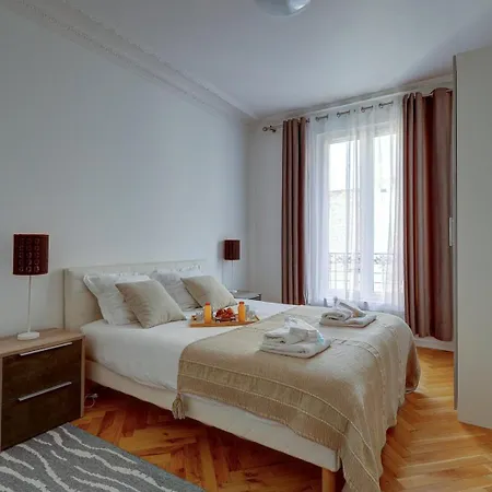 Apartment Mericourt Suite, Place De La Republique *