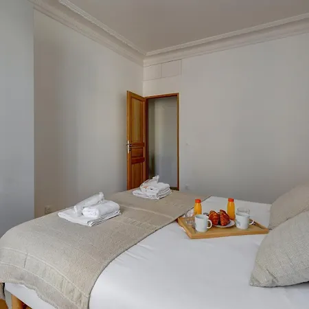 Mericourt Suite, Place De La Republique